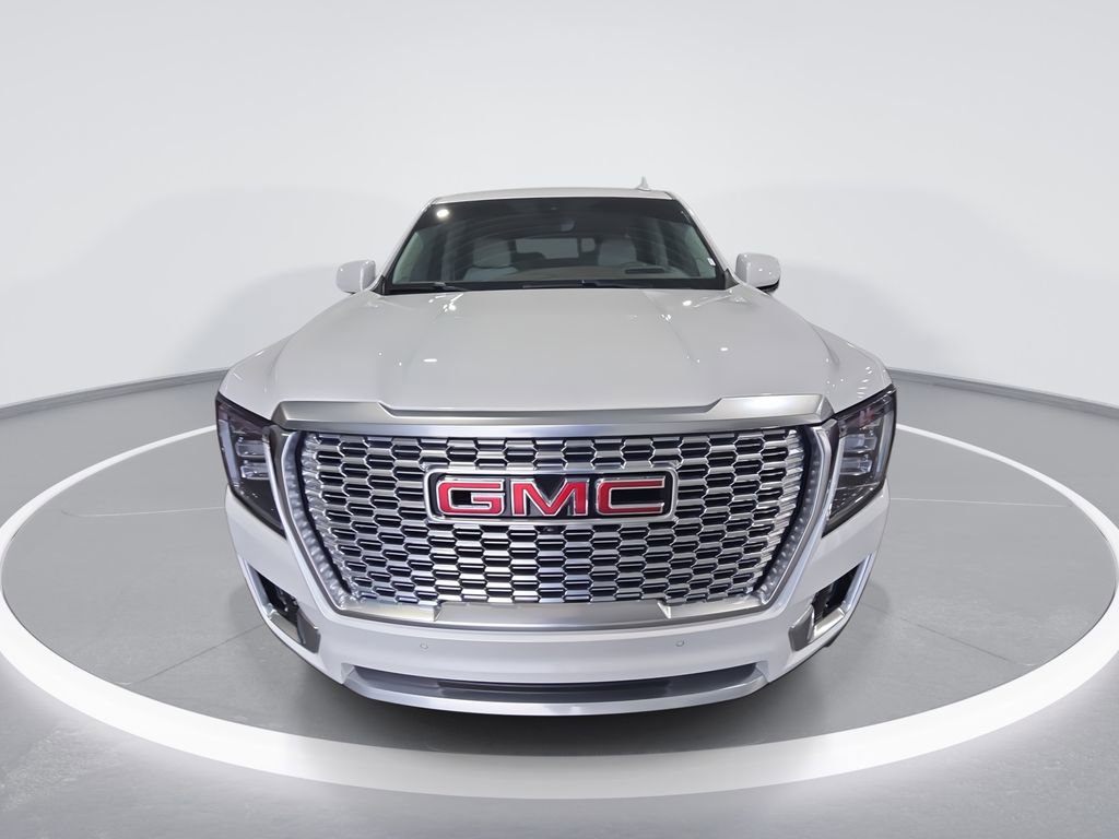 Used 2021 GMC Yukon Denali w/ Denali Premium Package image 3