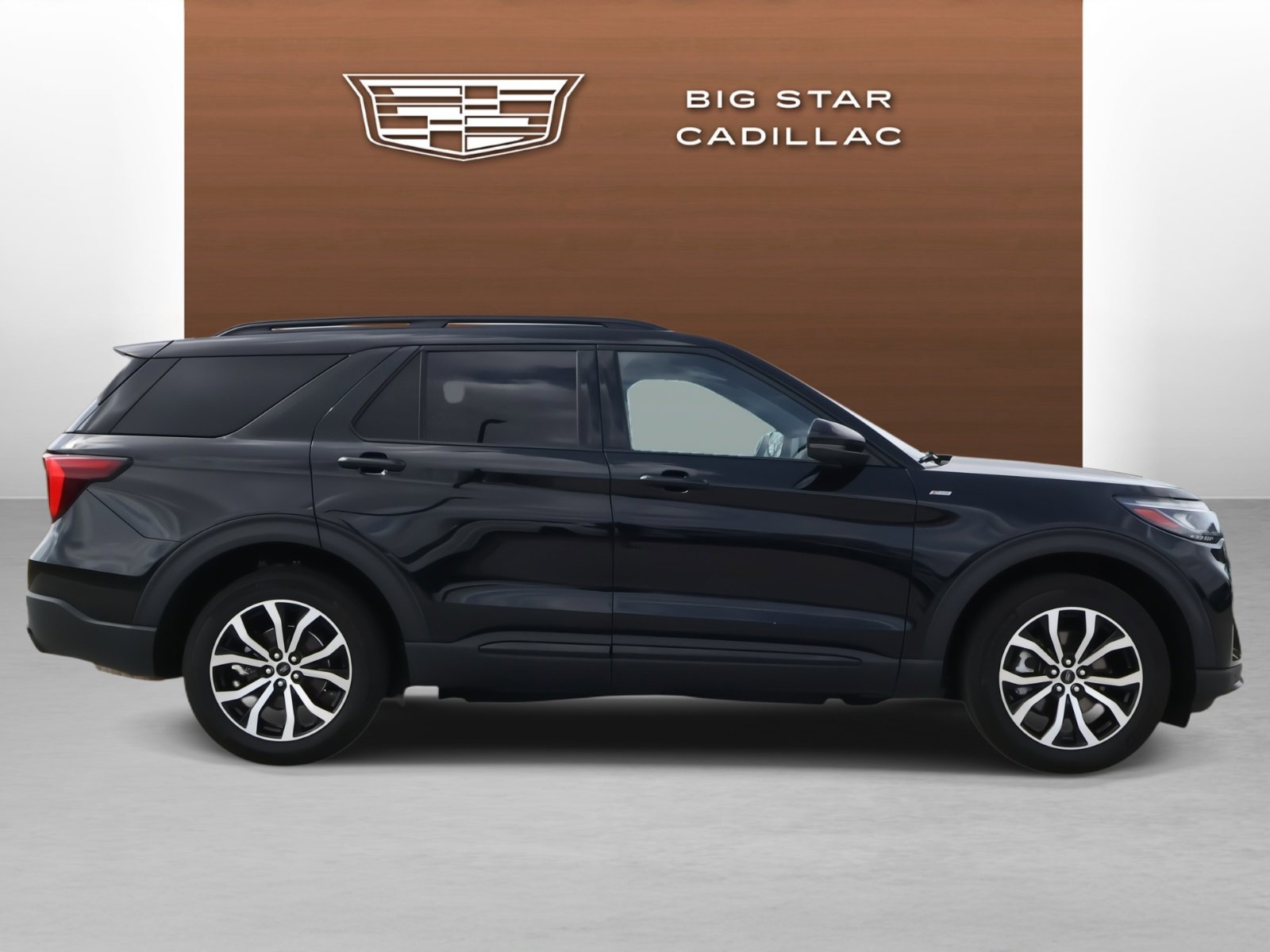 Used 2025 Ford Explorer ST-Line image 6