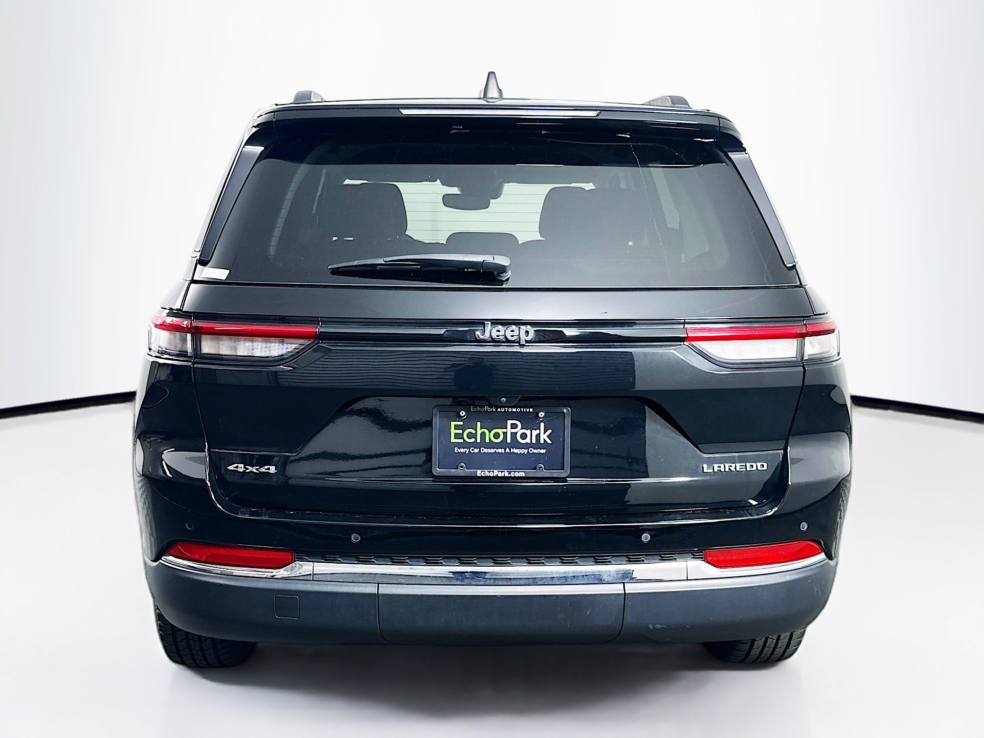 Used 2023 Jeep Grand Cherokee Laredo AWD/4WD image 7