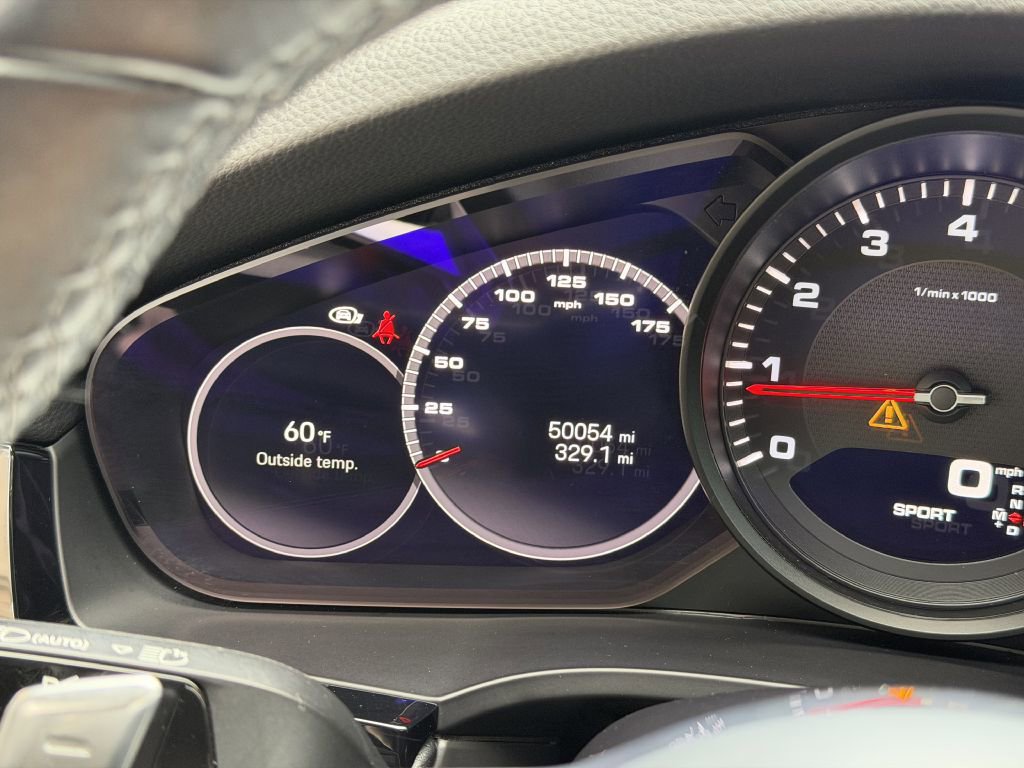 Used 2022 Porsche Cayenne Coupe image 38