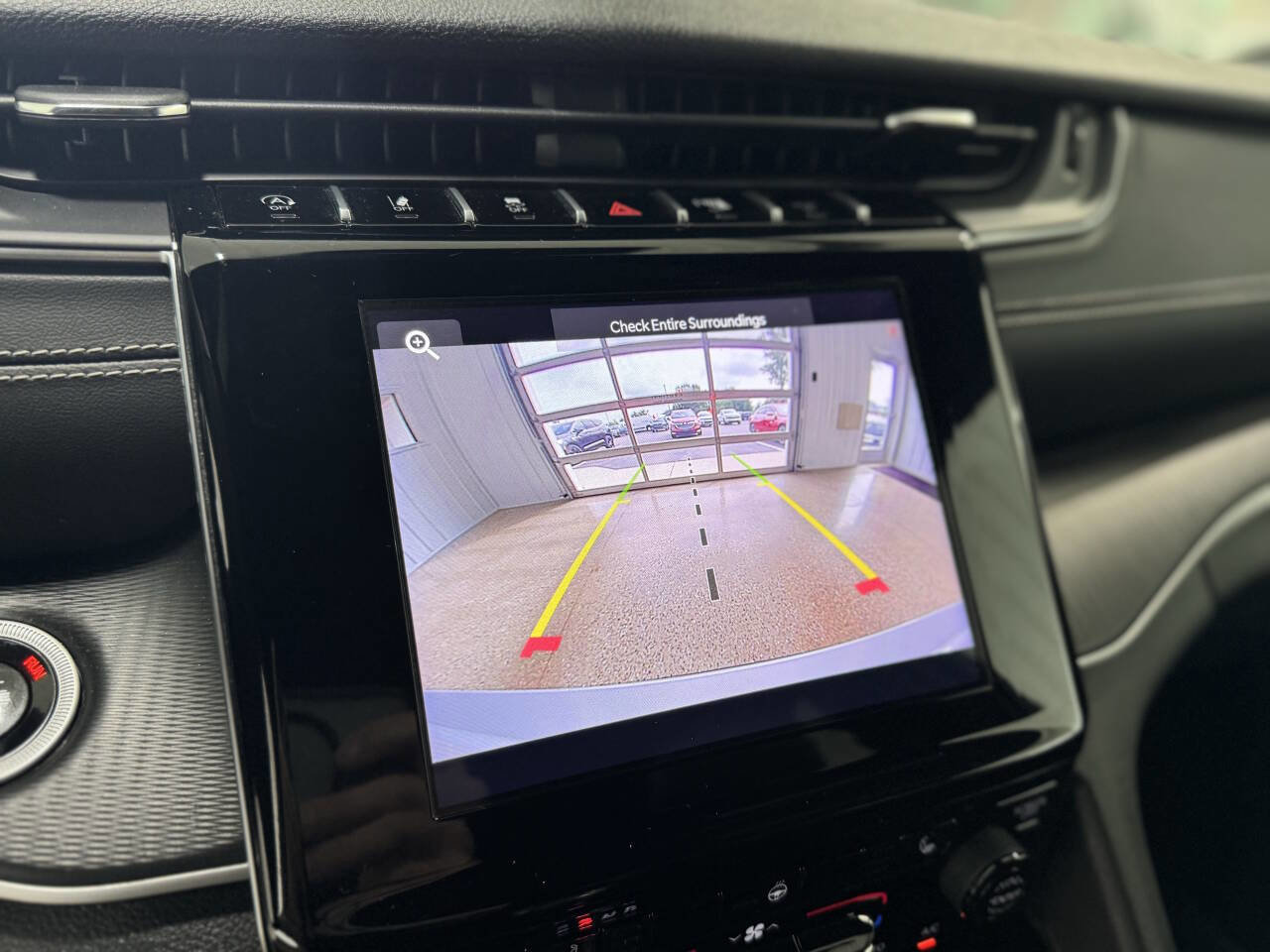 Used 2024 Jeep Grand Cherokee L Laredo image 30