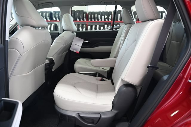 Certified 2026 Toyota Grand Highlander AWD Hybrid image 11