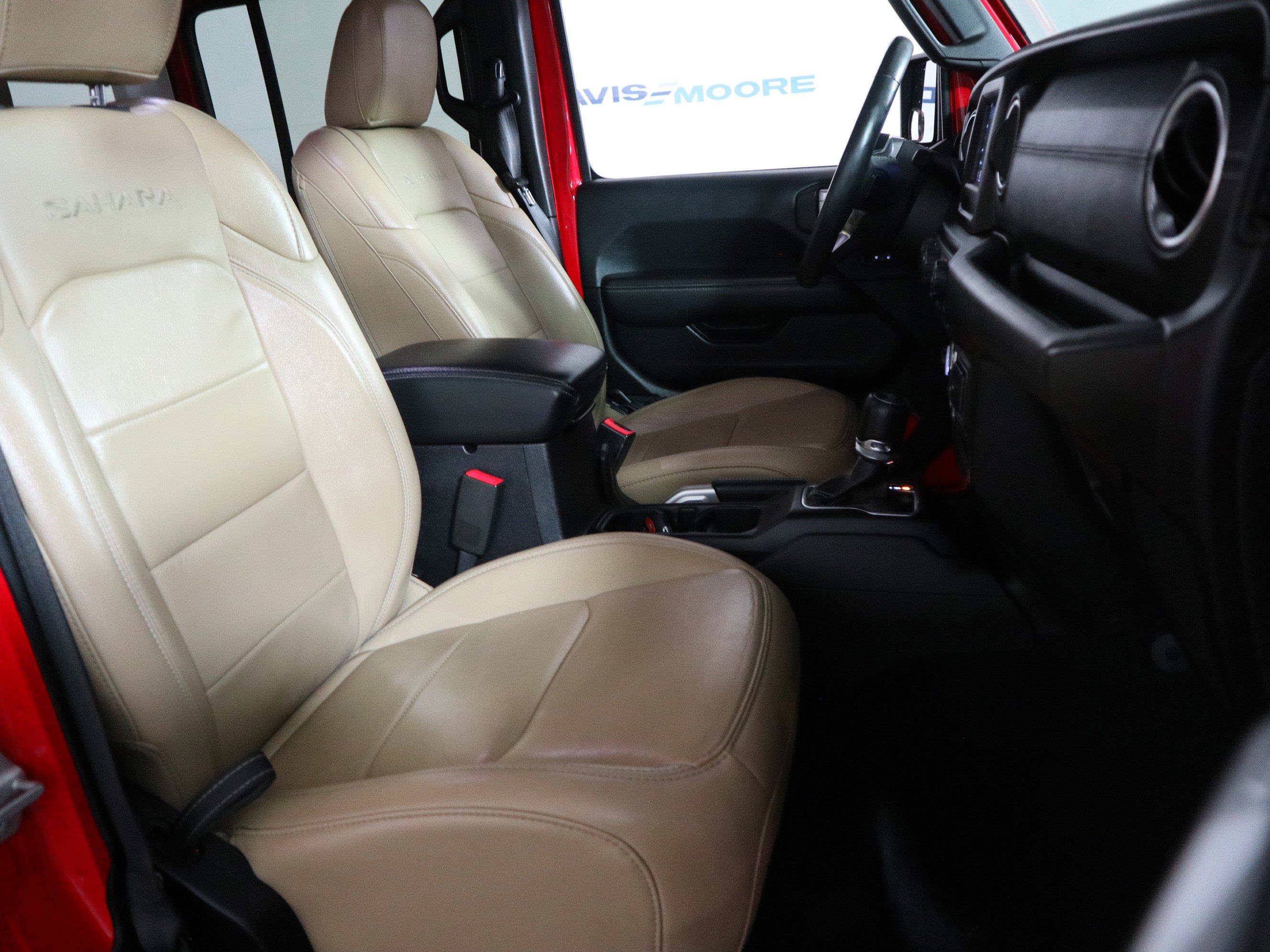 Used 2018 Jeep Wrangler Unlimited Sahara AWD/4WD image 18