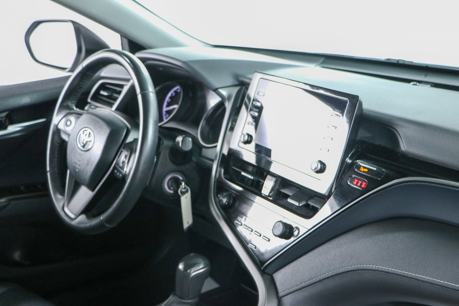 Used 2024 Toyota Camry SE FWD image 25