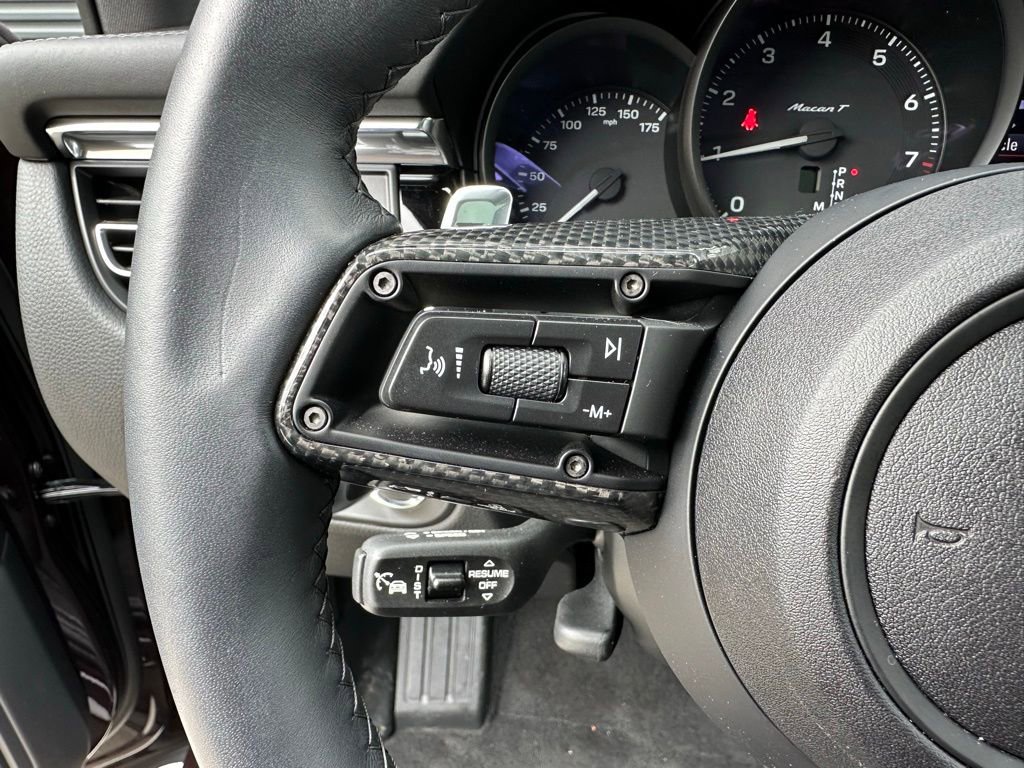 Certified 2025 Porsche Macan Turbo image 18