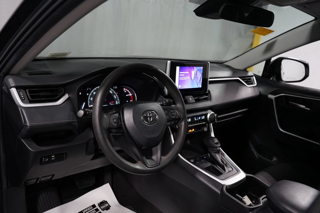 Used 2024 Toyota RAV4 XLE FWD image 11
