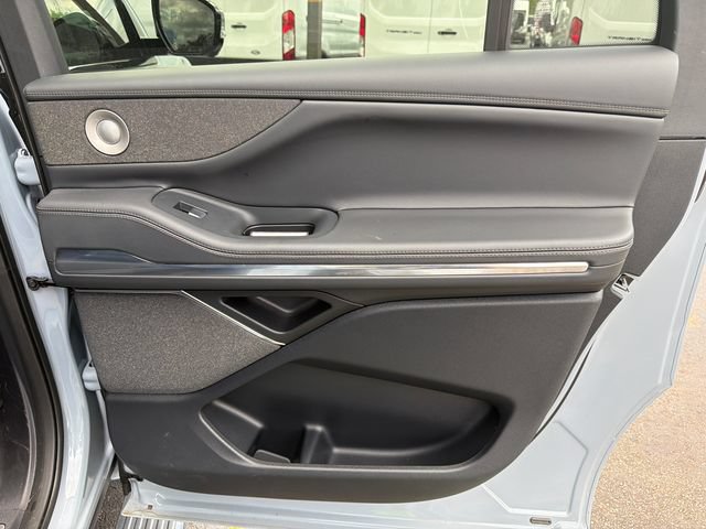 New 2025 Lincoln Navigator L Reserve w/ Jet Appearance Package AWD/4WD image 19