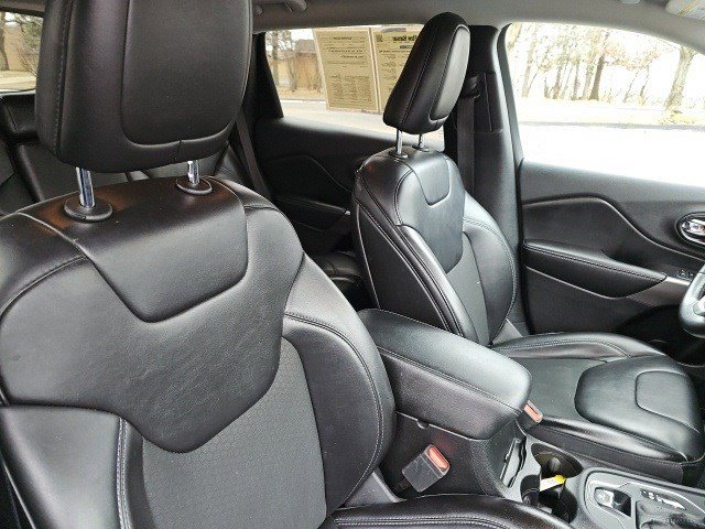 Used 2019 Jeep Cherokee Latitude Plus w/ Cold Weather Group image 12