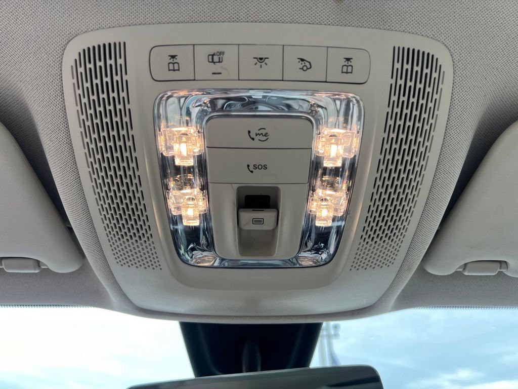 Used 2023 Mercedes-Benz GLB 250 4MATIC w/ Premium Package image 34