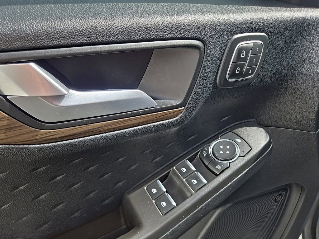 Used 2020 Ford Escape Titanium image 16