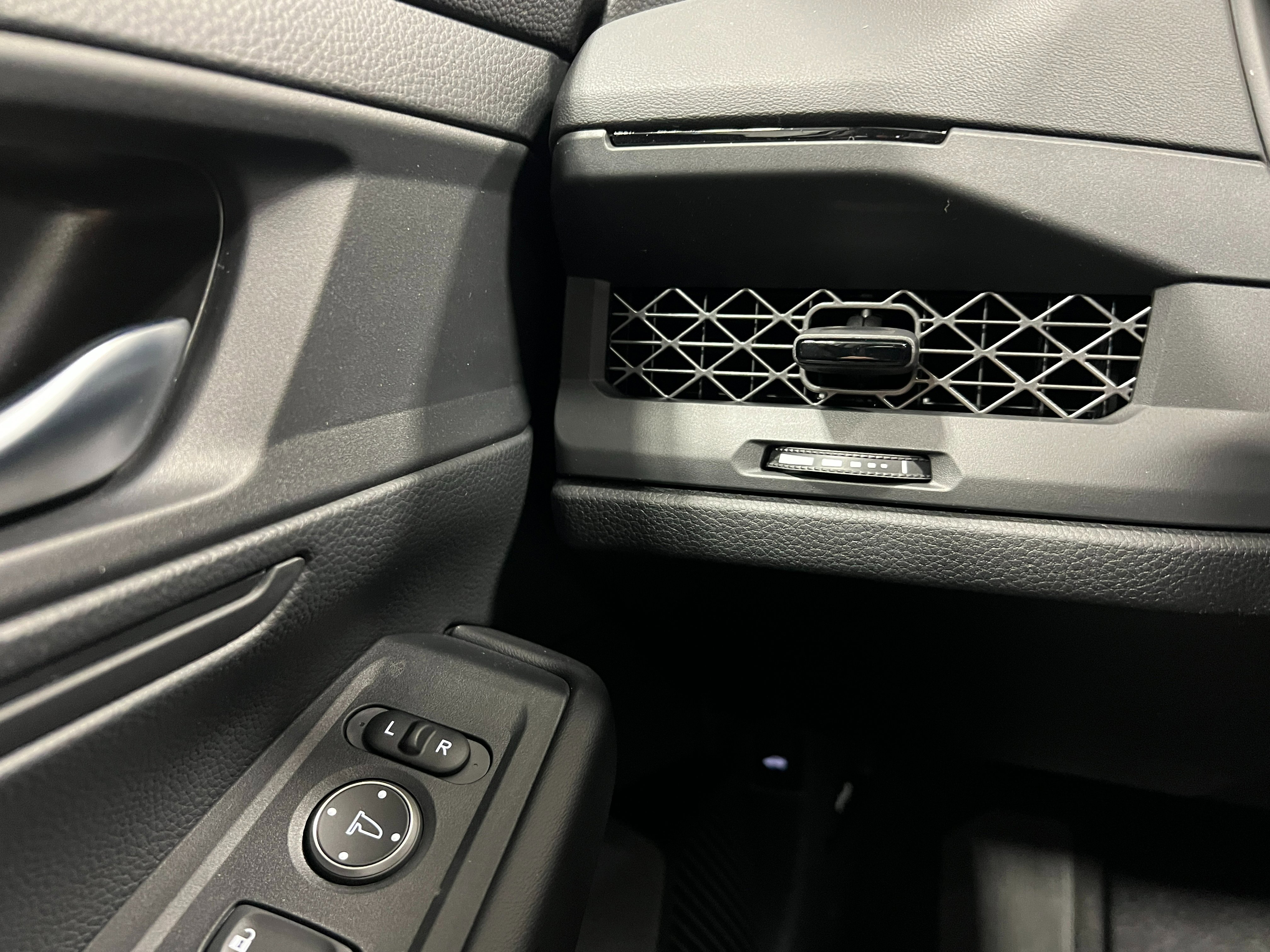 New 2025 Honda Accord LX image 17