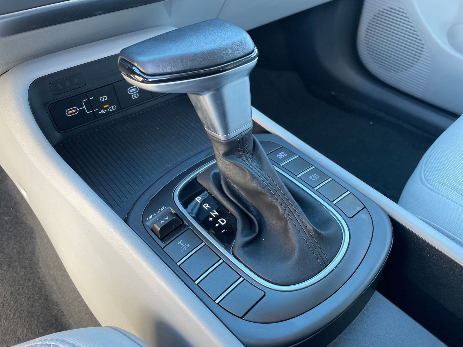 Used 2025 Hyundai Kona SEL image 41