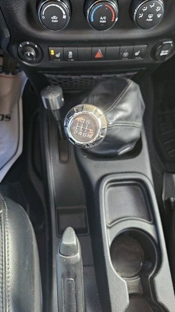 Used 2017 Jeep Wrangler Unlimited Sahara image 19