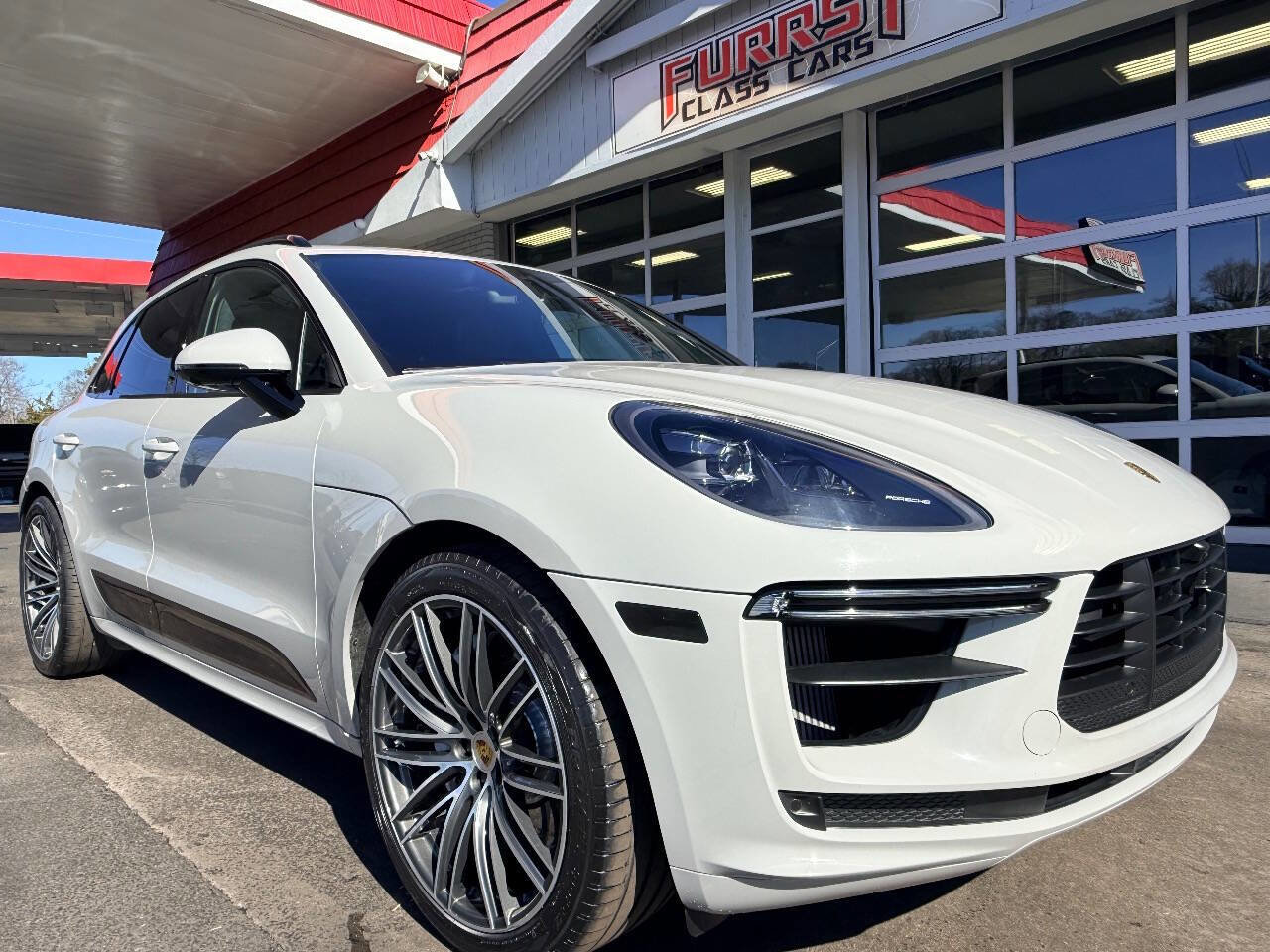 Used 2020 Porsche Macan Turbo image 14