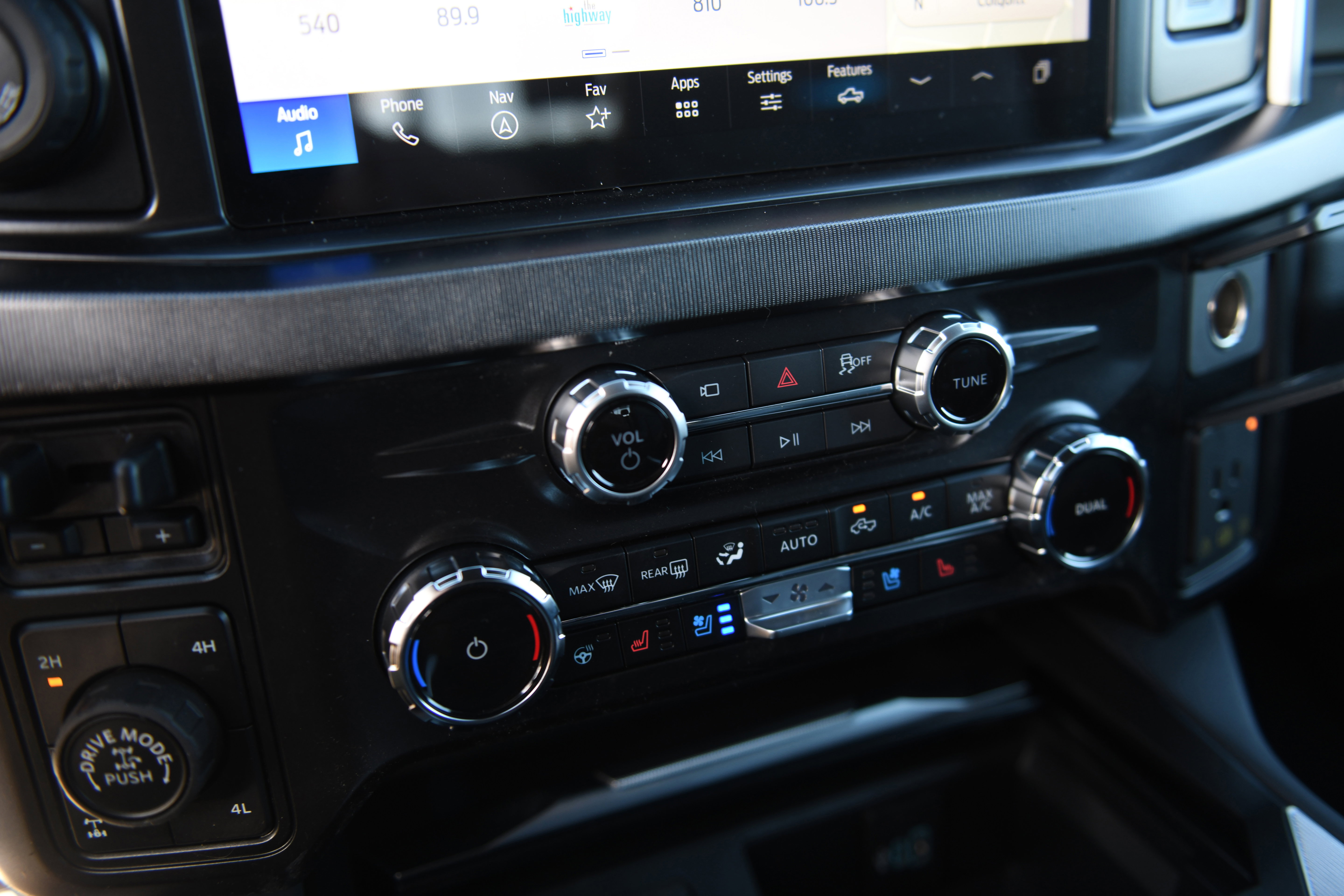 New 2026 Ford F250 Platinum w/ Tremor Off-Road Package image 28