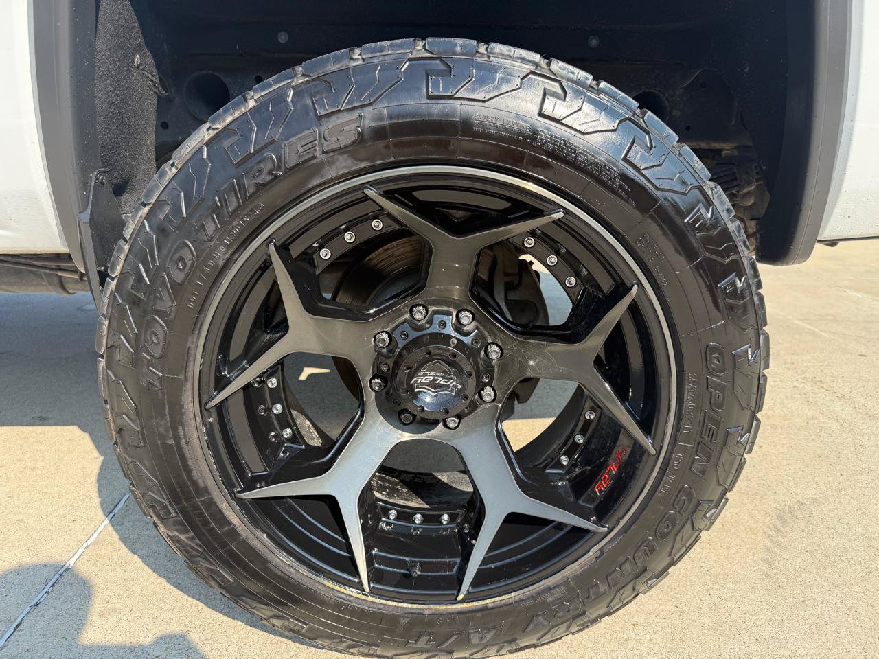 Used 2019 GMC Sierra 2500 SLT w/ Duramax Plus Package AWD/4WD image 8