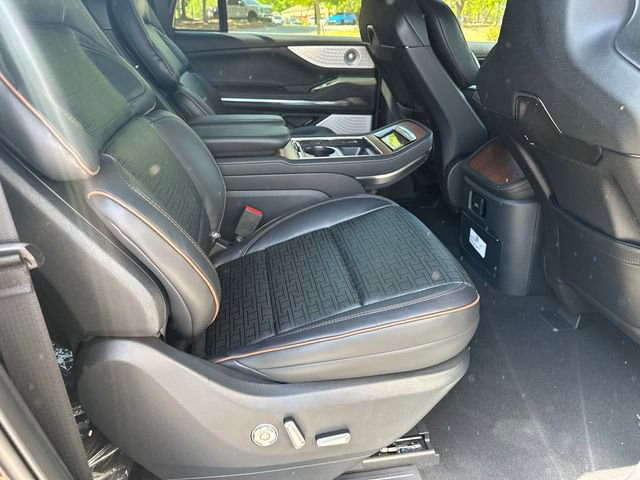 New 2026 Lincoln Navigator L Black Label AWD/4WD image 19