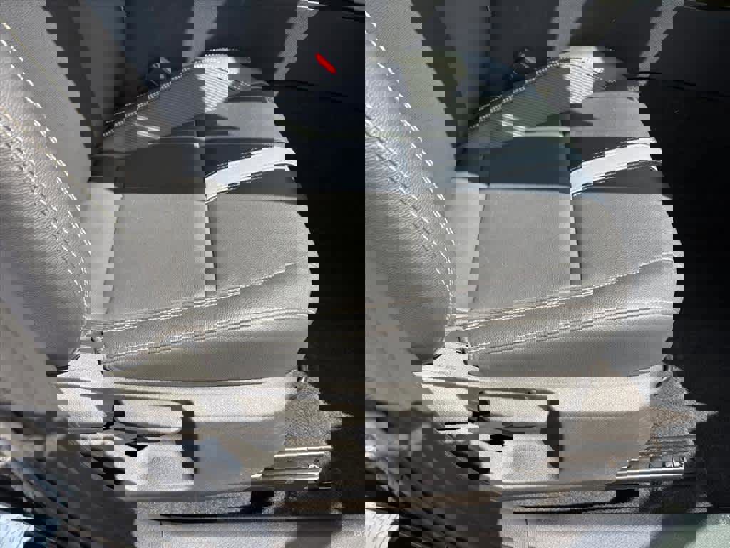 Used 2025 Toyota Camry SE image 7