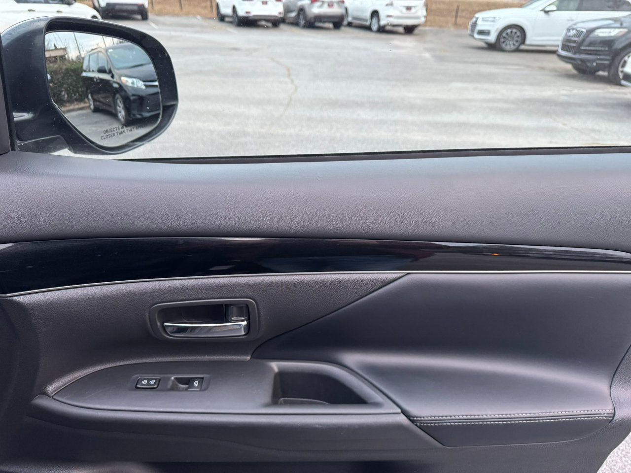 Used 2020 Mitsubishi Outlander SE image 26