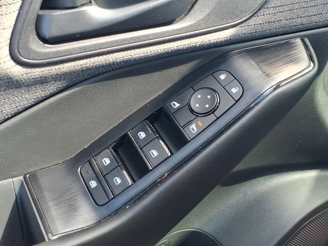 Used 2023 Nissan Rogue S image 17