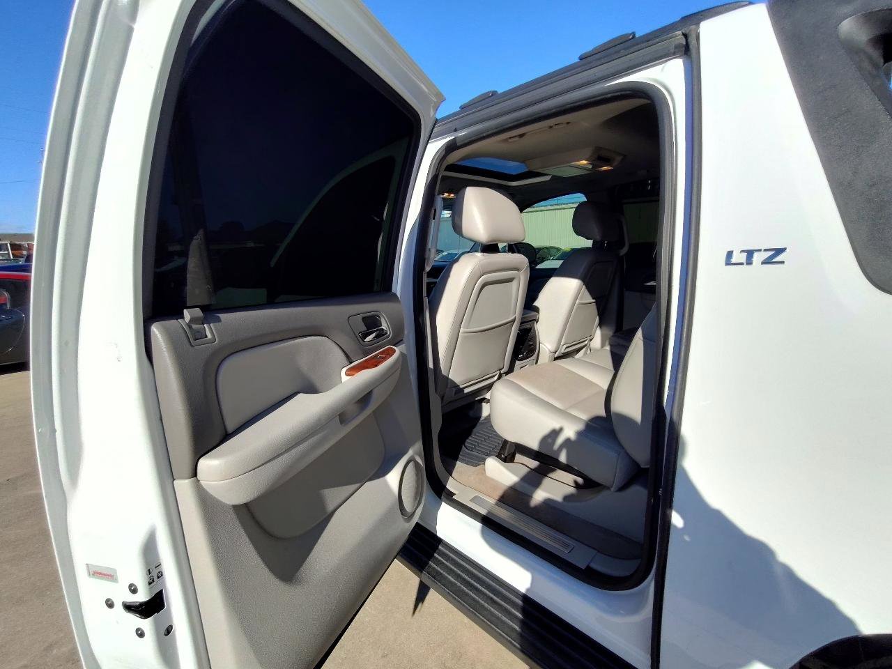 Used 2011 Chevrolet Avalanche LTZ image 29