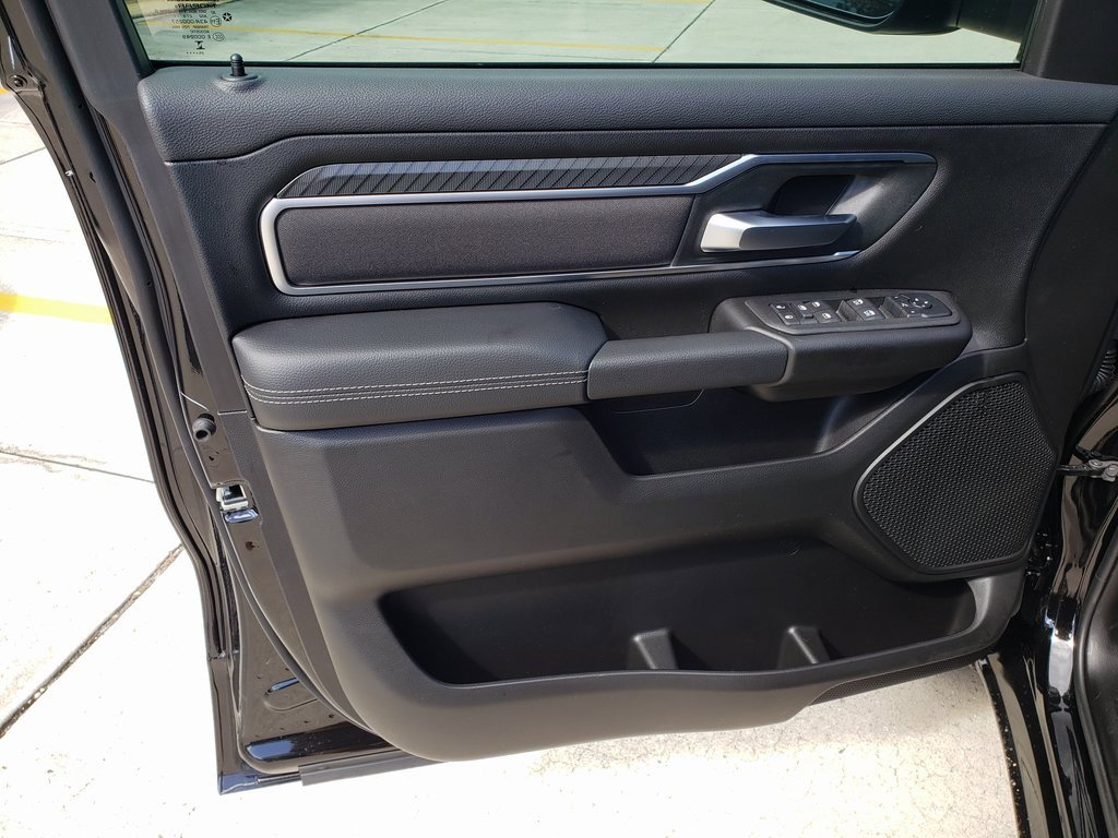 New 2026 RAM 1500 4x4 Crew Cab image 11