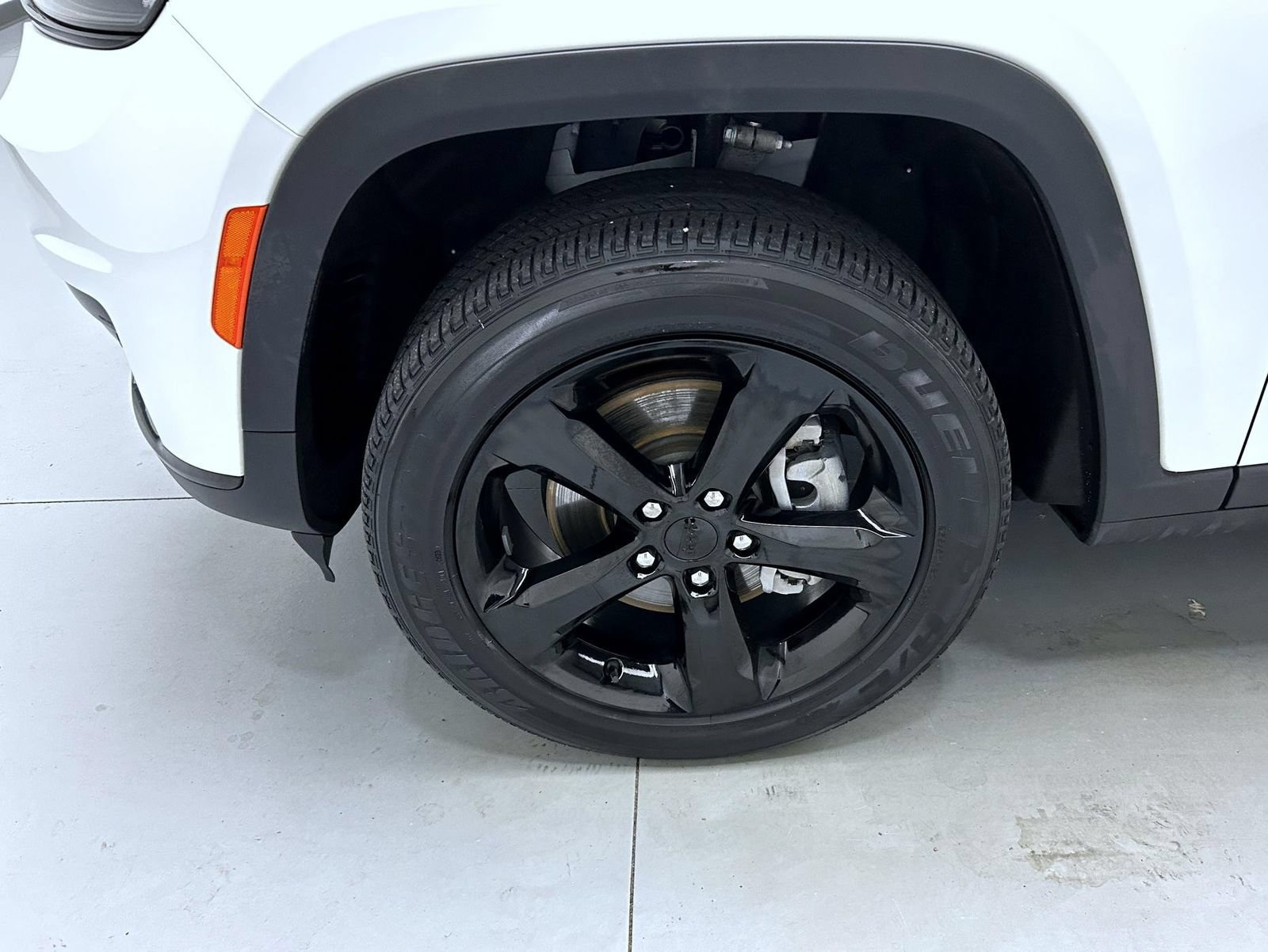 Used 2023 Jeep Grand Cherokee L Laredo AWD/4WD image 24