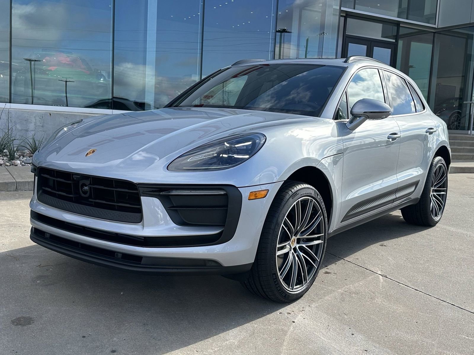 New 2026 Porsche Macan image 1