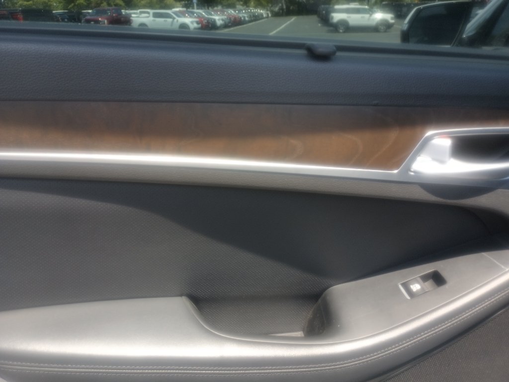 Used 2015 Hyundai Genesis 5.0 RWD image 29