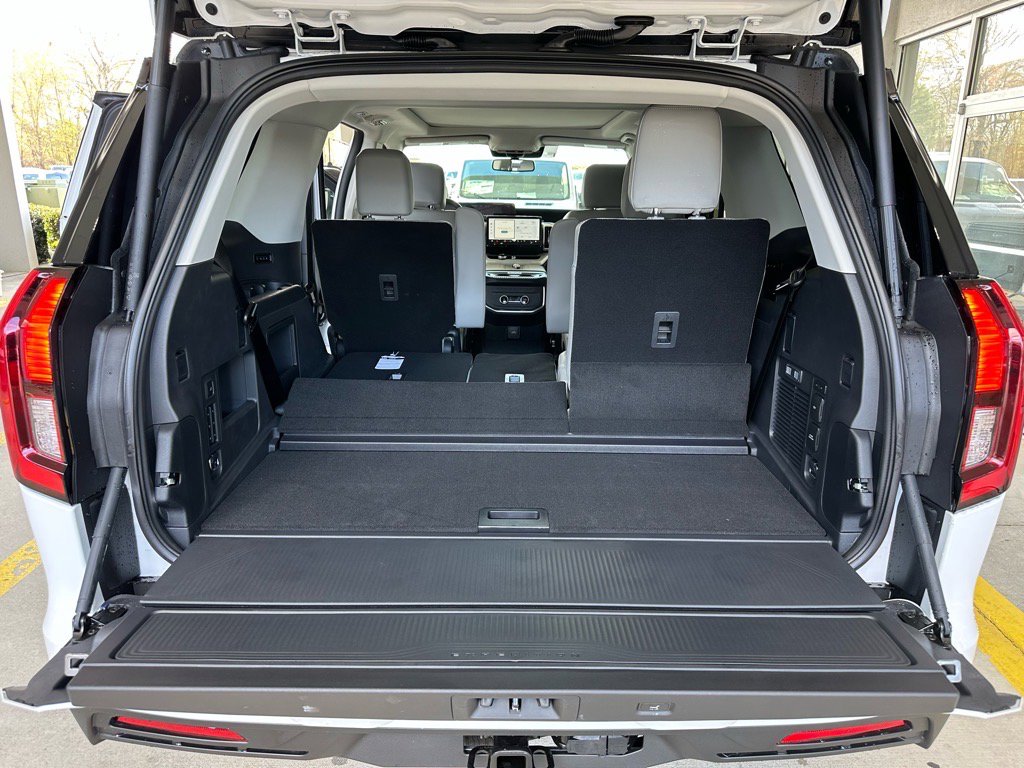 New 2025 Ford Expedition Active image 27