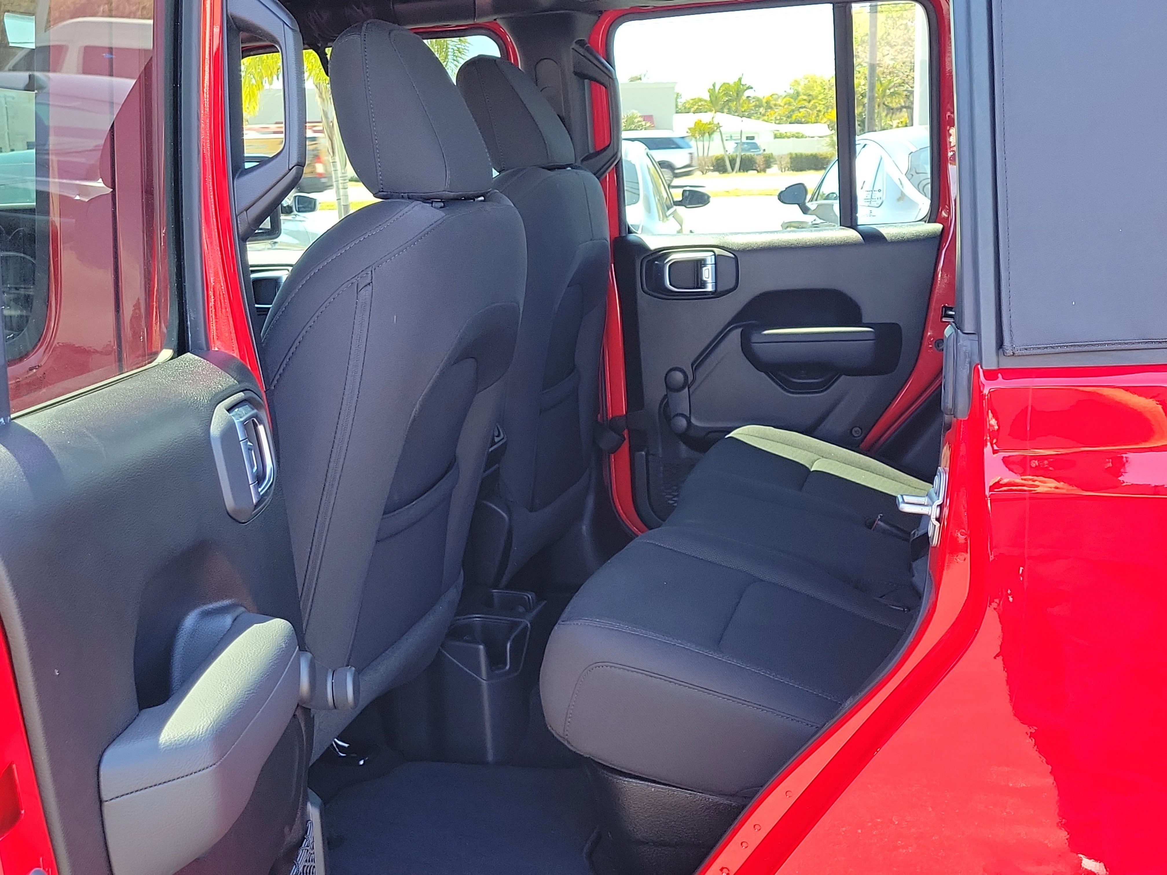 Used 2023 Jeep Gladiator Sport image 14