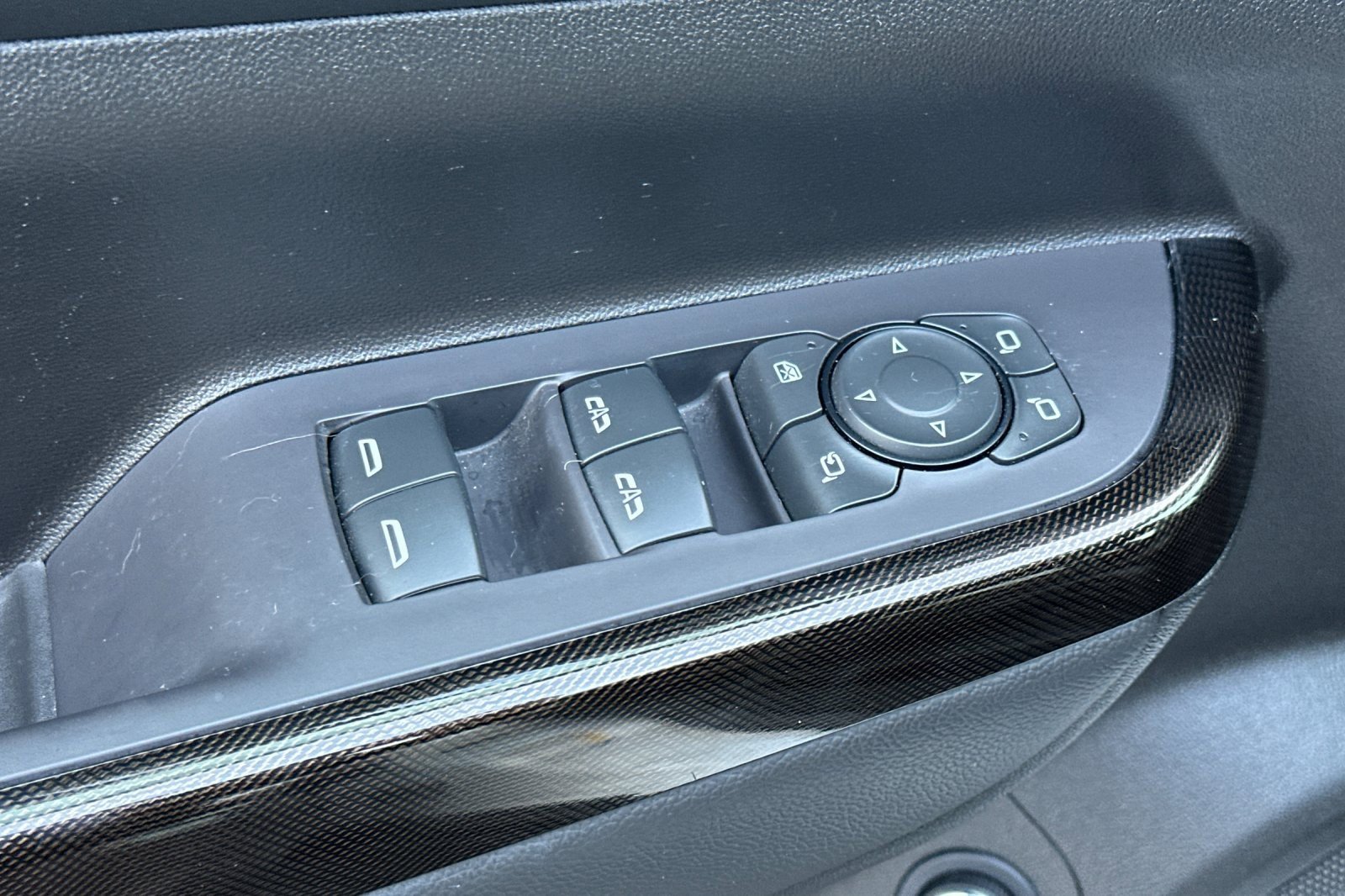 Used 2022 GMC Acadia AT4 w/ Technology Package image 12