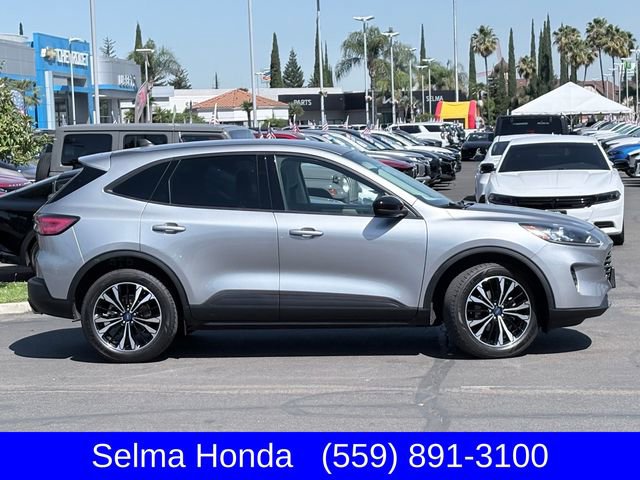 Used 2022 Ford Escape SE w/ SE Sport Appearance Package AWD/4WD image 4