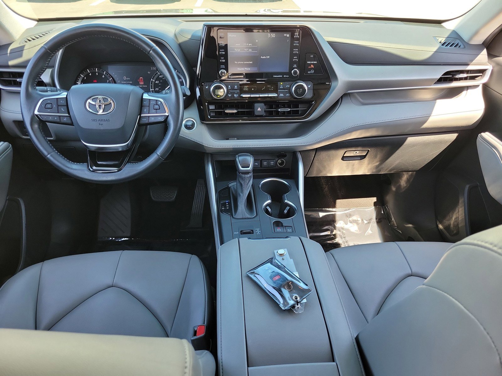 Used 2021 Toyota Highlander XLE image 29
