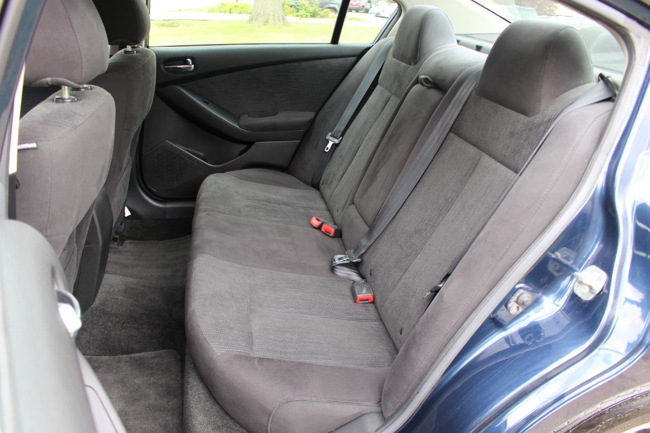 Used 2011 Nissan Altima 3.5 SR FWD image 27