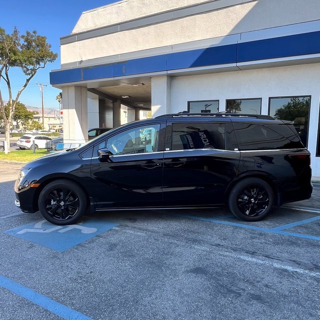 Used 2023 Honda Odyssey Sport image 4