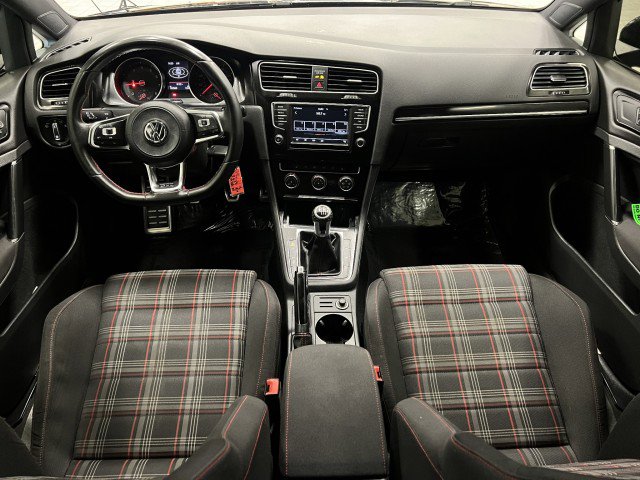 Used 2017 Volkswagen Golf S image 18
