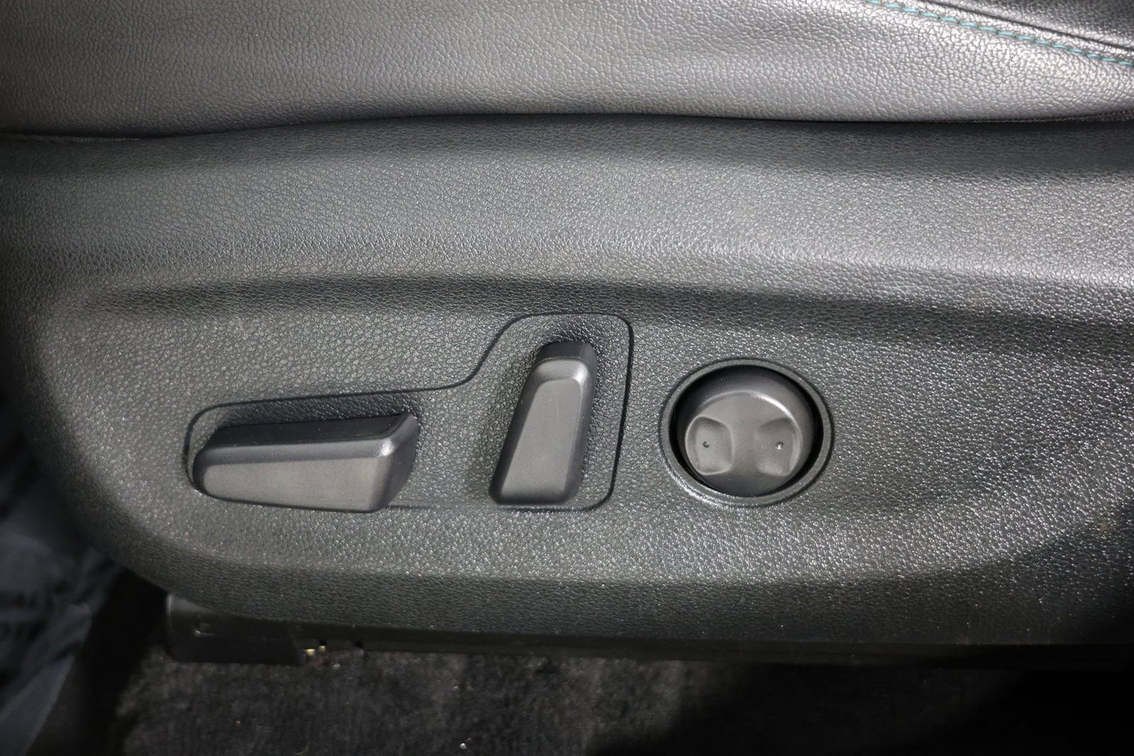 Used 2022 Kia Niro EX Premium w/ Cold Weather Package image 25