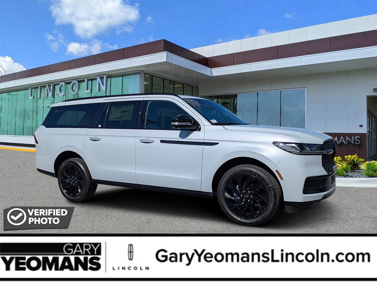 New 2026 Lincoln Navigator L Reserve w/ Jet Appearance Package image 1