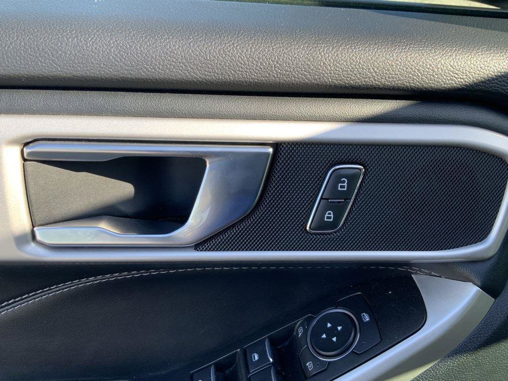 Used 2022 Ford Explorer XLT image 23