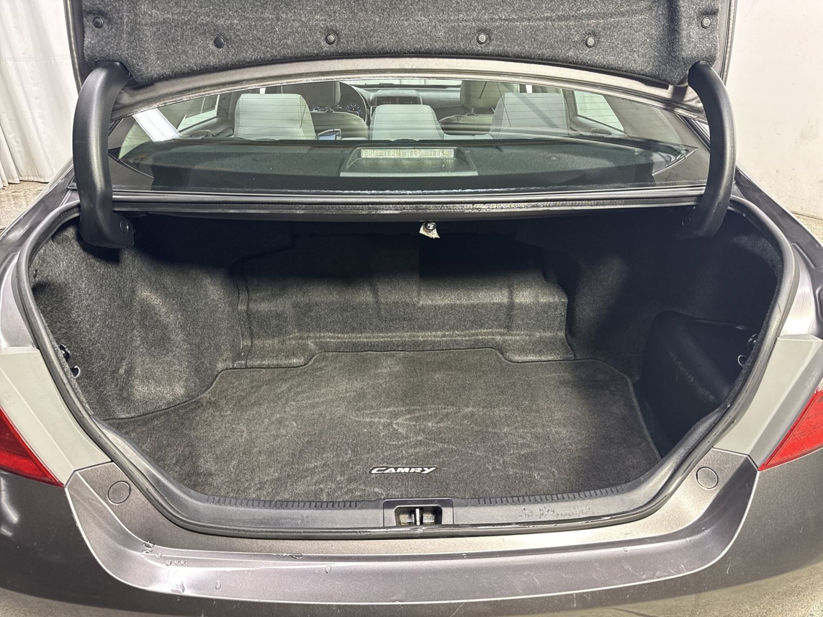 Used 2015 Toyota Camry XLE w/ Moonroof Package FWD image 37