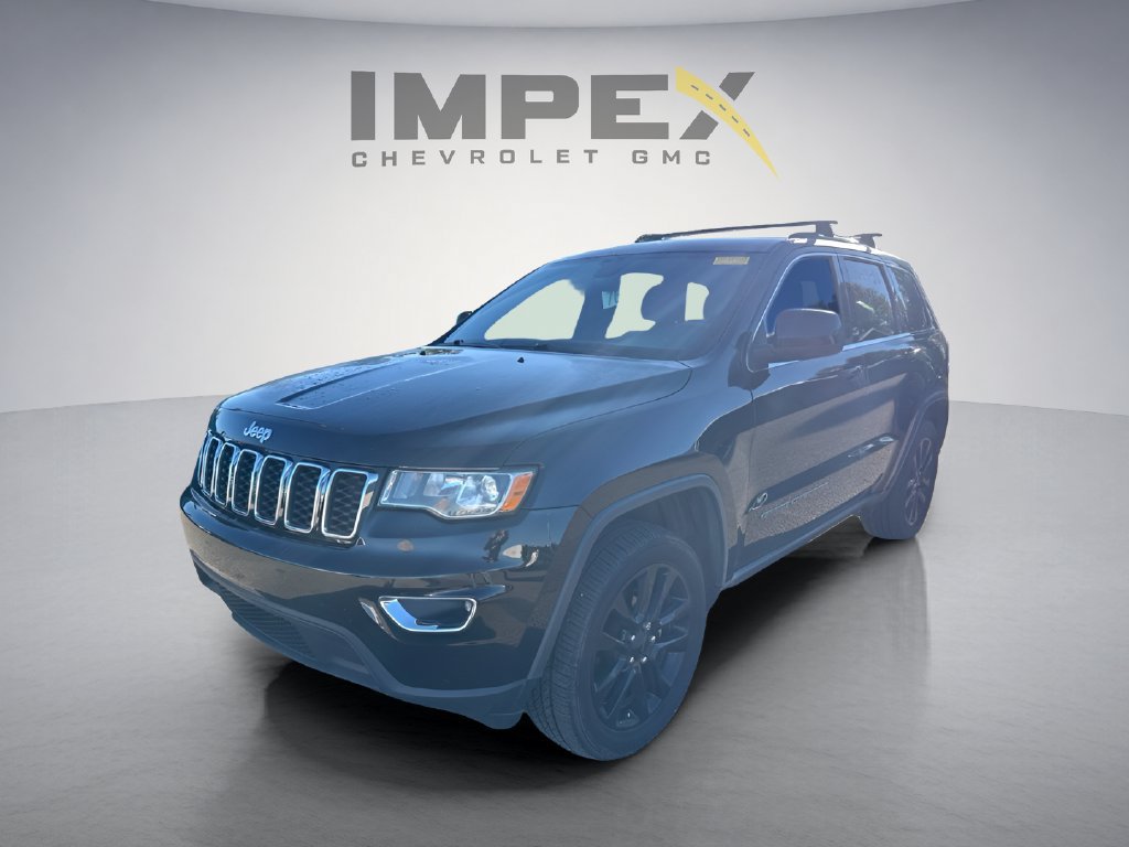 Used 2018 Jeep Grand Cherokee Laredo RWD image 1