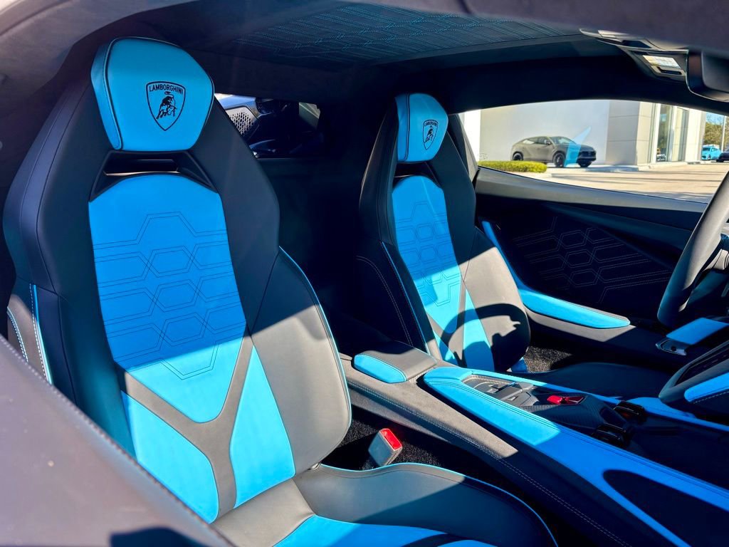 Used 2025 Lamborghini Revuelto image 23