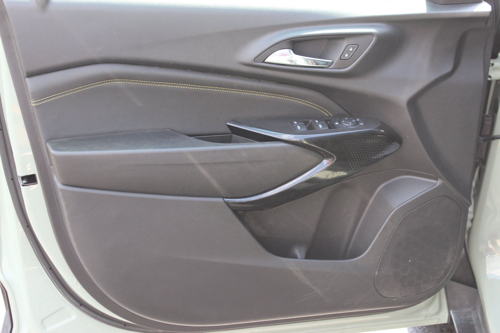 Used 2025 Chevrolet Trax ACTIV w/ Driver Confidence Package FWD image 12