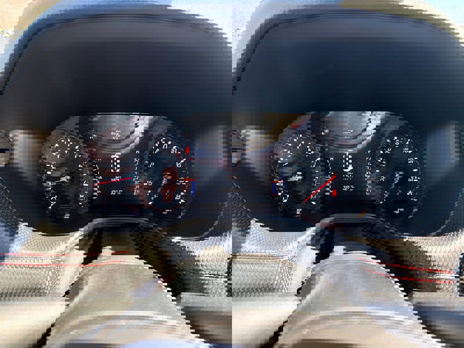 Used 2025 Jeep Compass Trailhawk image 13