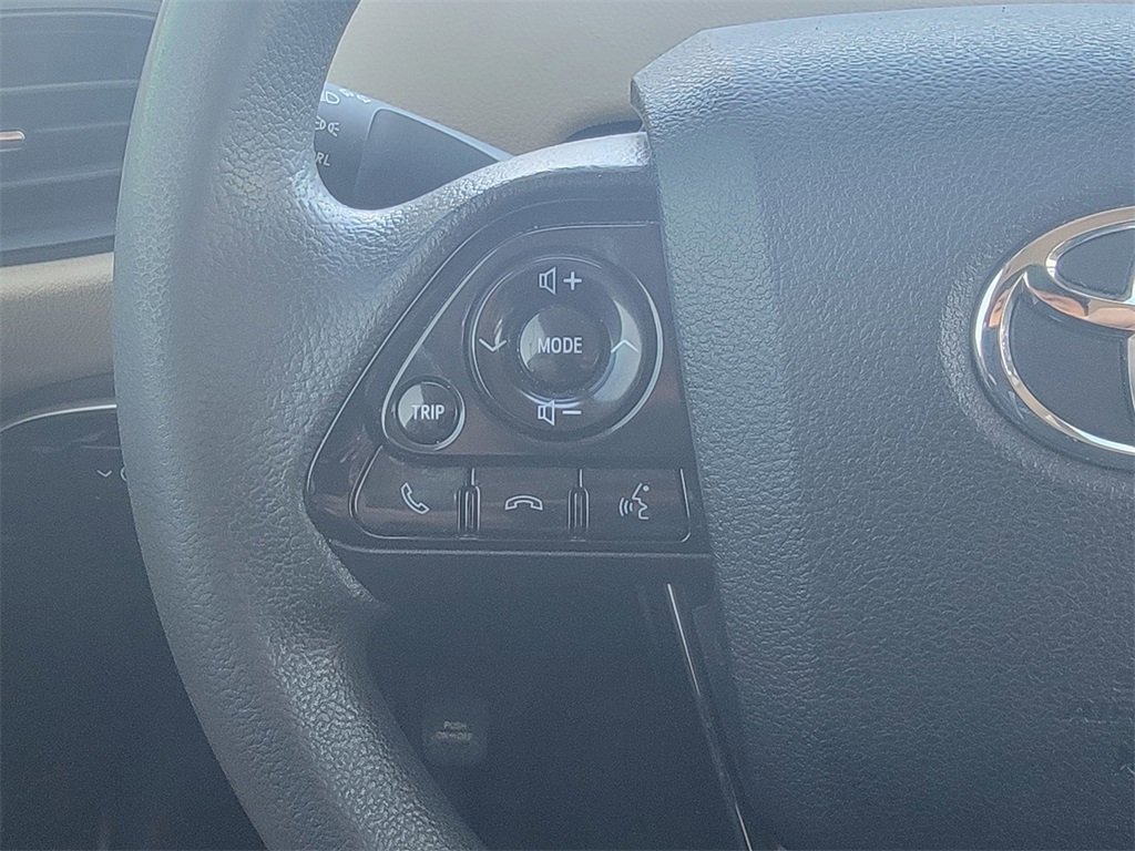 Used 2020 Toyota Prius LE image 33