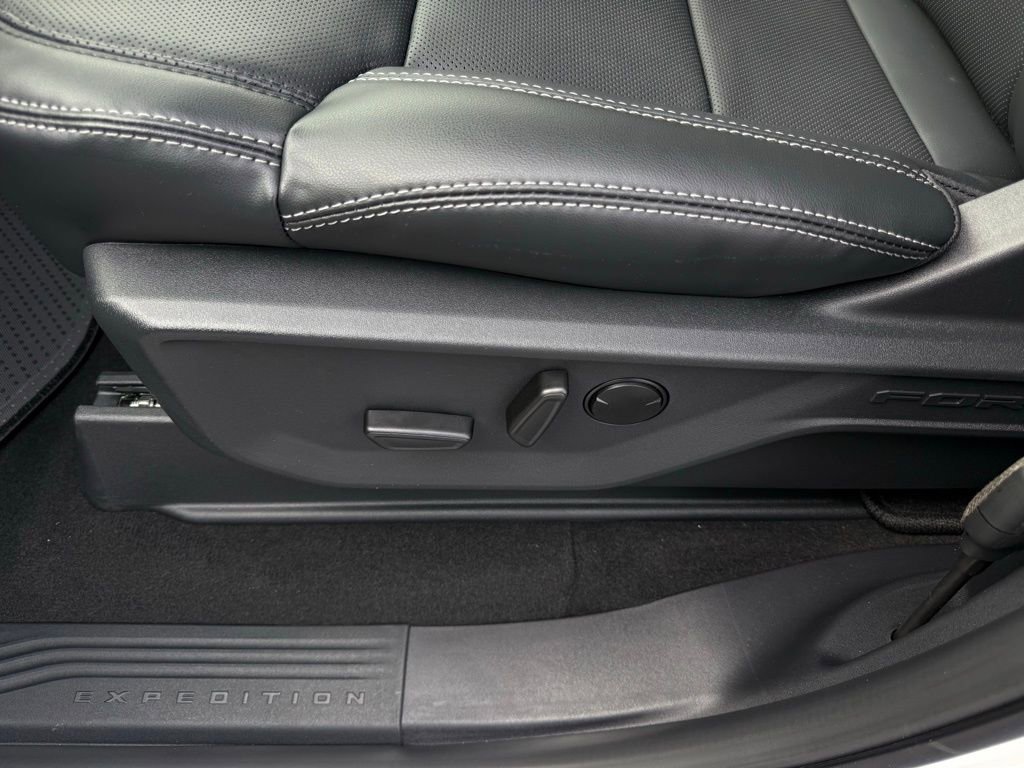 New 2026 Ford Expedition Platinum w/ Stealth Appearance Package image 11