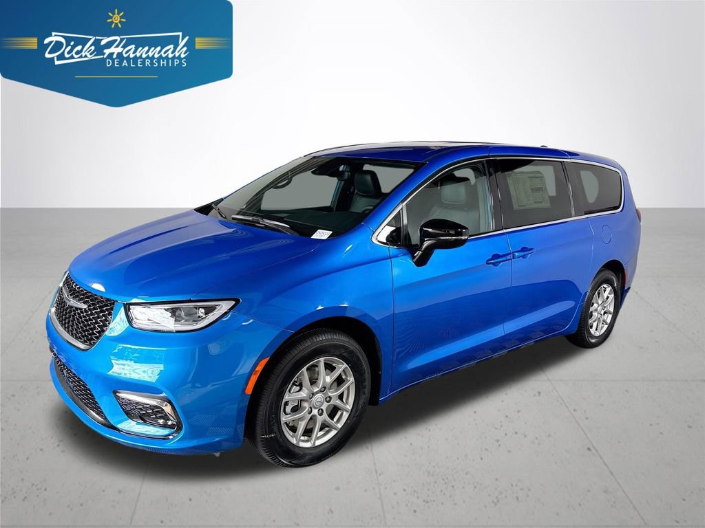 New 2026 Chrysler Pacifica Select