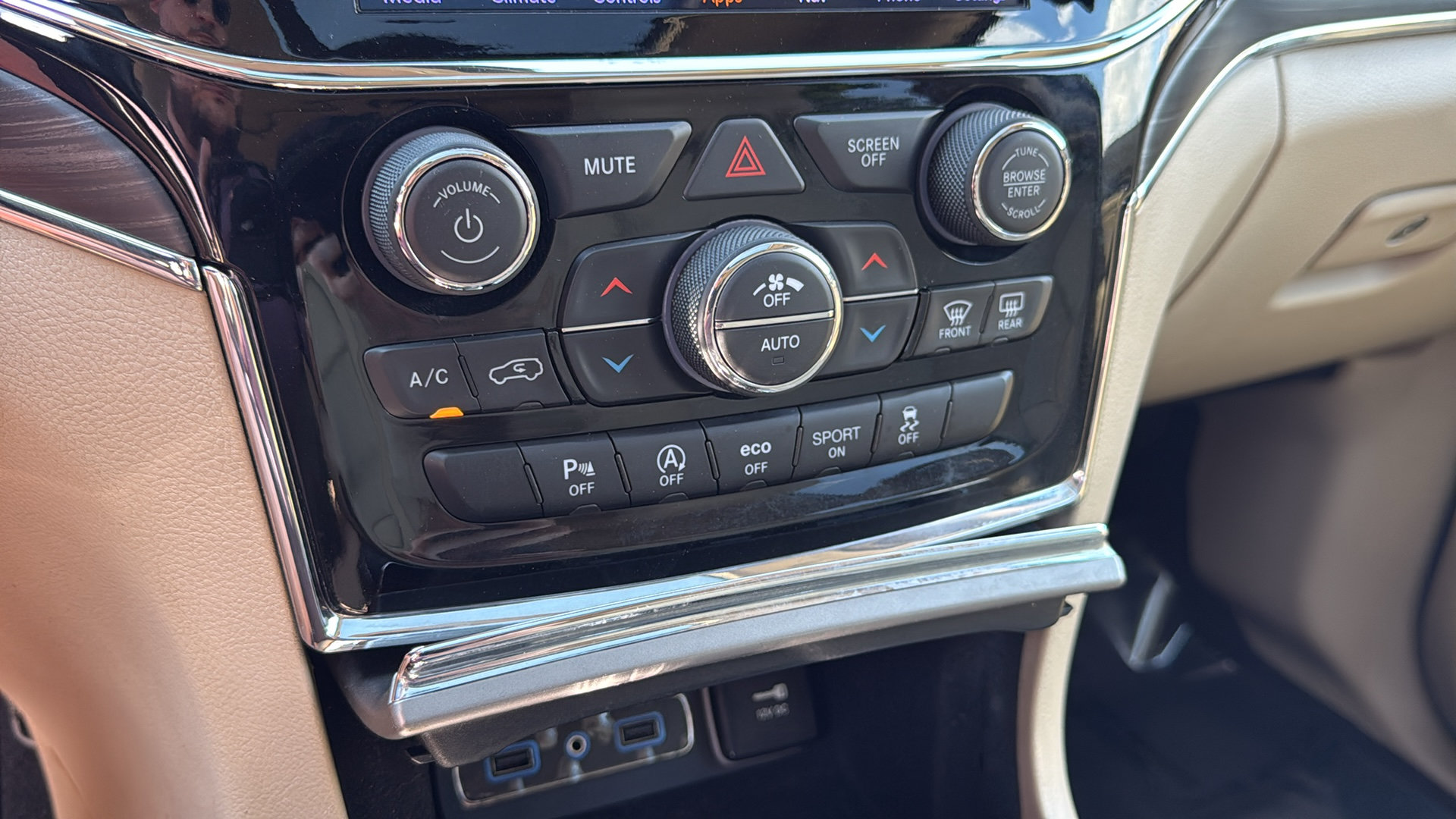 Used 2020 Jeep Grand Cherokee Limited w/ Luxury Group II AWD/4WD image 21