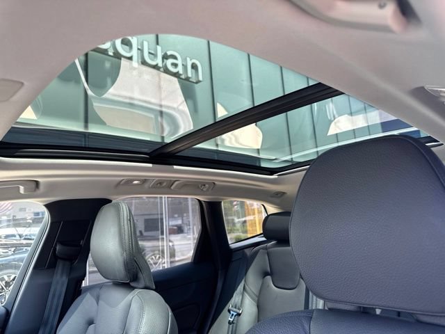Certified 2025 Volvo XC60 B5 Plus AWD/4WD image 27